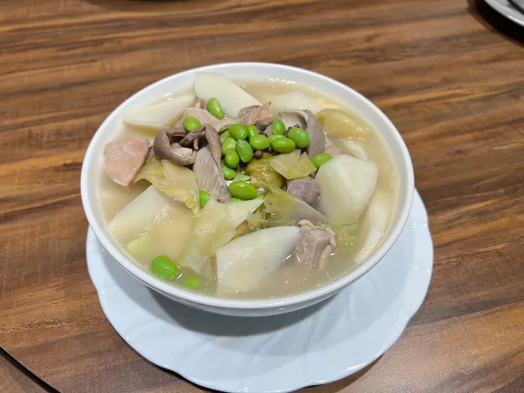 安得烈慈善協會在年前募集「年菜食物箱」幫助弱勢家庭。翻攝畫面