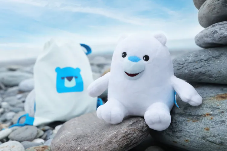 全台前500位入住旅客，每房加碼贈送「比比熊背包」及「比比熊小型玩偶」。HotelsCombined提供