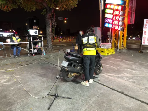 台中抓炸街車 「二輪打地機」改管機車接1800元罰單!帥不起來