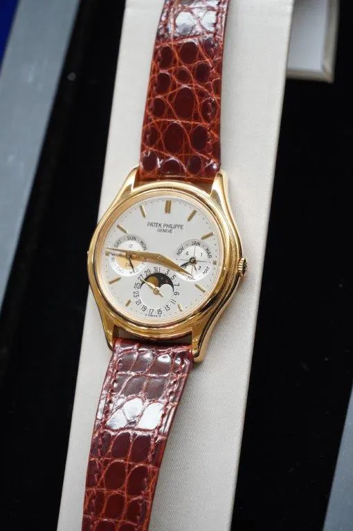 本場最高價「PATEK PHILIPPE（百達翡麗）腕錶」，起喊價從99萬9仟元喊到120萬元拍定。新竹執行分署提供