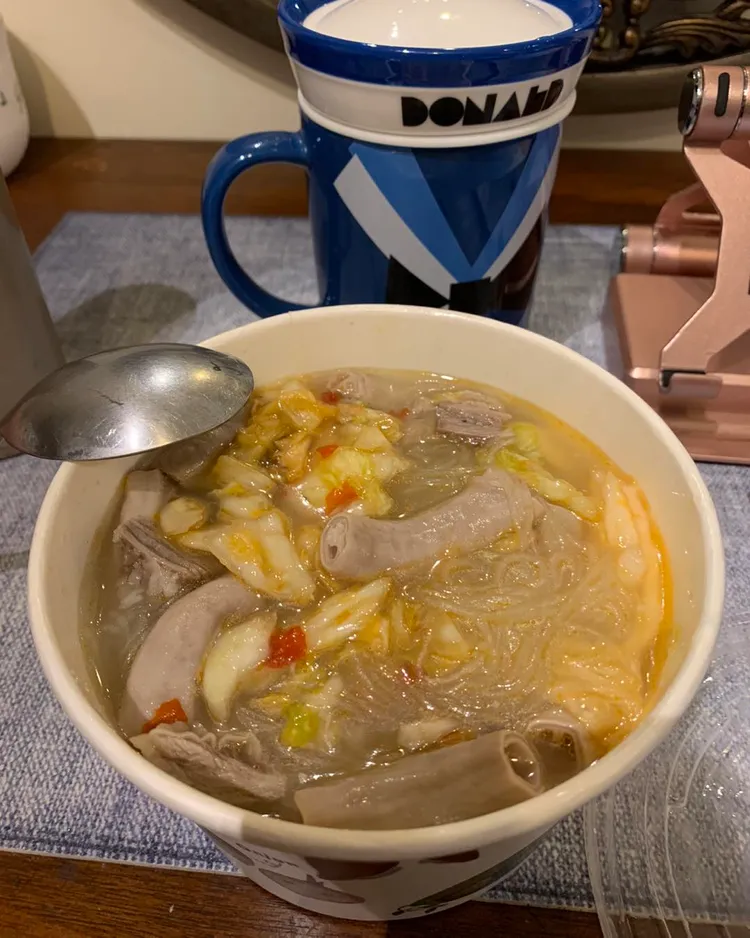 曾寶儀熱愛的豬腸冬粉湯。翻攝曾寶儀臉書