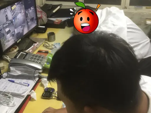 住戶偷拍保全睡覺滑手機PO網公審　網卻轟「繳3千管理費以為自己繳30萬」吵翻！