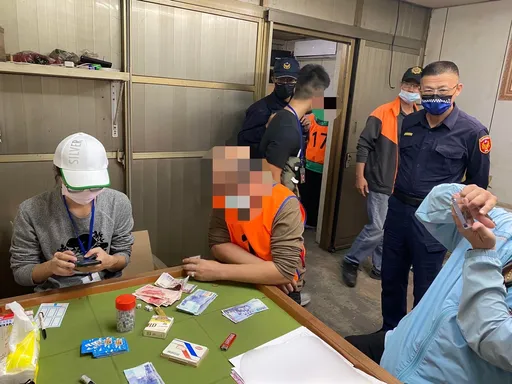 一槌破藏市場內職業賭場　逮19賭客扣相關證物