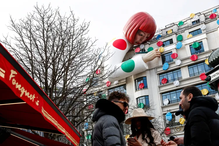 這是LV為草間彌生安排的快閃活動。路透社