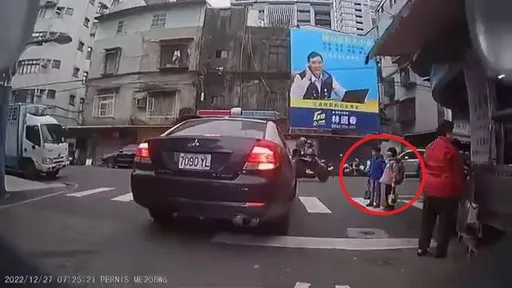 警車未禮讓行人就右轉 違規警慘了!最高罰3600還被記申誡