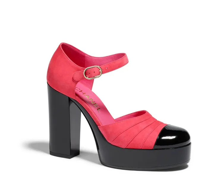 深粉色皮革瑪莉珍粗跟雙色鞋，4萬5100元。品牌提供