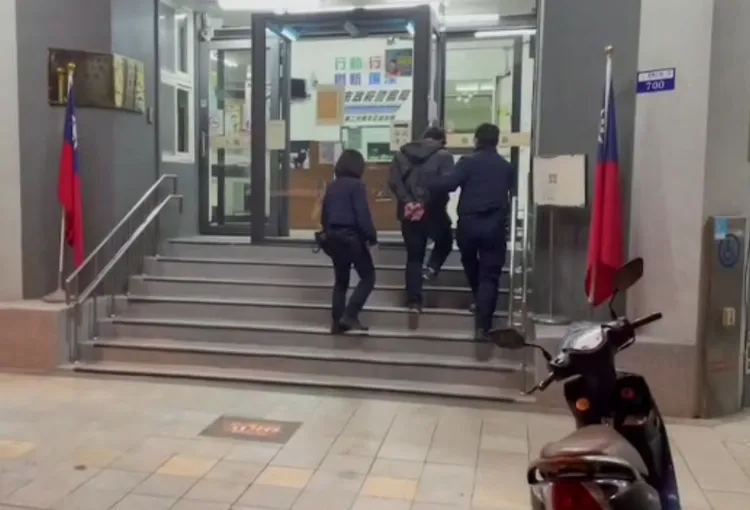 林姓嫌犯押送至文正派出所。警方提供