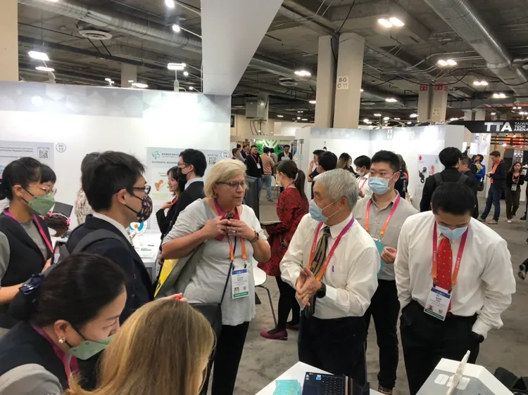 美國拉斯維加斯（Las Vegas）「消費電子展」（CES）是國際間最大型的消費電子產品商展。慈濟提供