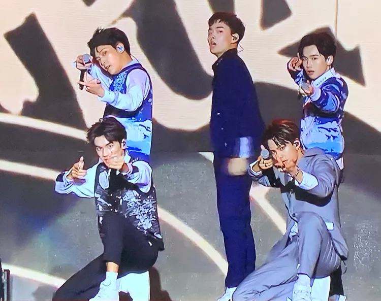 選秀節目崛起受今晚也到台中跨年晚會唱跳熱情演出。曾雪蒨攝
