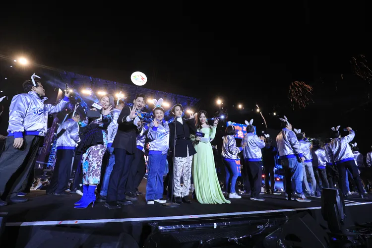 台中市長盧秀燕陪現場22萬民眾一起倒數迎接2023年。曾雪蒨攝