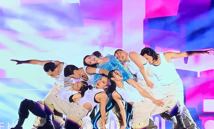 陳芳語一席亮藍色低胸套裝驚豔全場。曾雪蒨攝