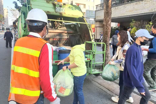 加緊大掃除!台南小年夜加班收運垃圾 這三天停收