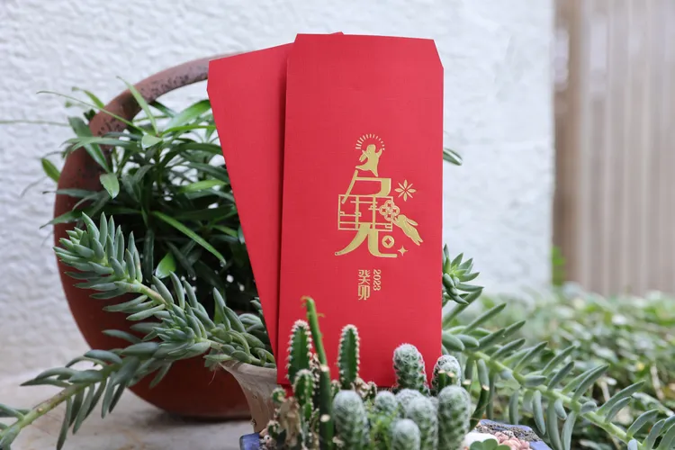 省議會是立院民主議政園區的前身，今年特別設計以省議會建築物外觀的兔年限量紅包袋，別具意義。立法院中辦提供