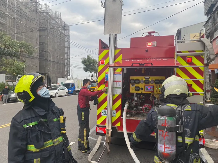 消防人員到場搶救。民眾提供