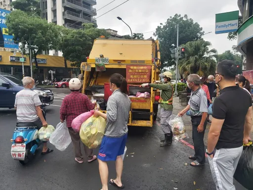 初四了！高雄清洁队中午起恢复收垃圾　这五类东西勿丢入垃圾车