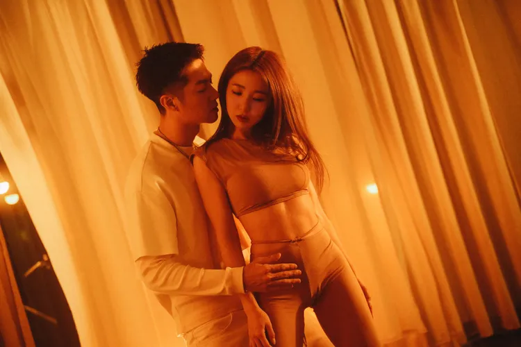 郭書瑤與陳信維在MV中熱舞。星星相藝提供