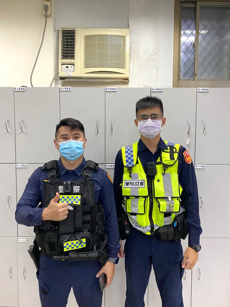 一分局莊敬所警員顏威、沈金源。警方提供