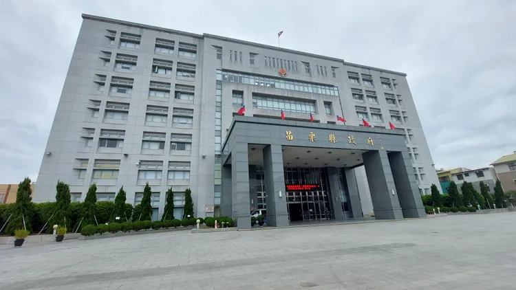 苗栗縣長鍾東錦盼望中央多補貼退稅金給地方政府，彌補財政缺口。圖為苗栗縣政府第一辦公大樓外觀。楊永盛攝