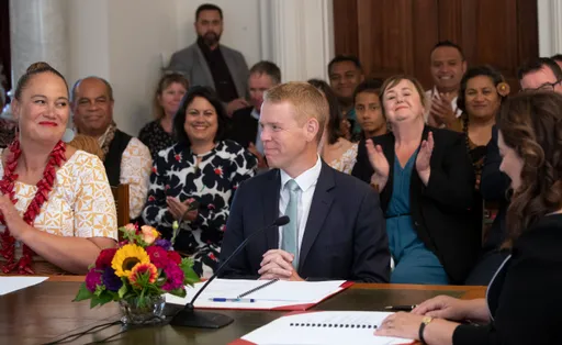 希金斯正式就任紐西蘭總理 對前方挑戰躍躍欲試