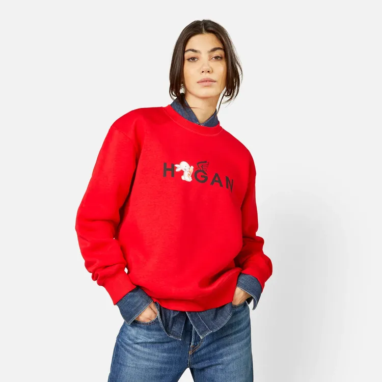 紅色兔年限定大學Tee，男女同款，1萬2000元。品牌提供