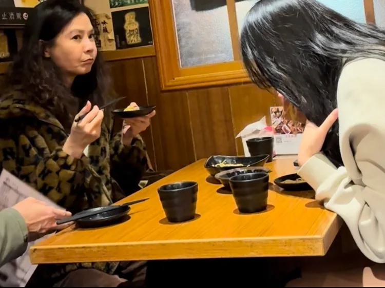 俞小凡（左）為身材及健康，吃東西相當忌口。讀者提供