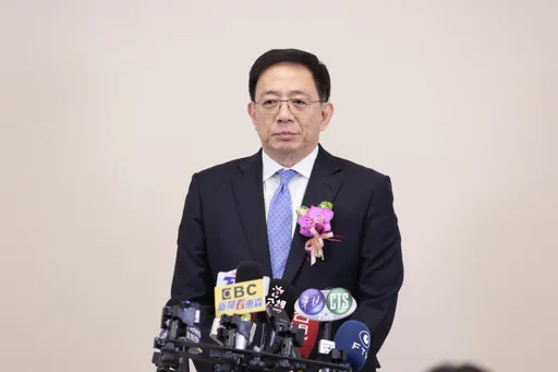 爺兒味十足！坊間敲碗卸任校長後選總統　管中閔「不文雅」回：沒那卡稱啦