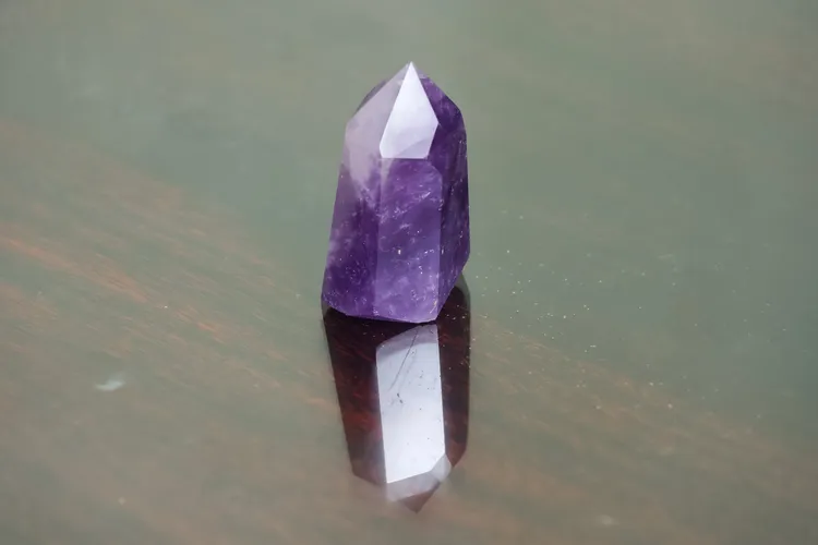 紫晶、水晶洞等，放在不同職業所相對應的方位，幫助自己求財轉運。趙世平攝