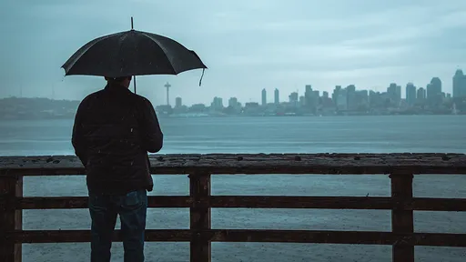 鐮刀怪男10連砍當街隨機攻擊 驚遇「雨傘大師」被全數化解