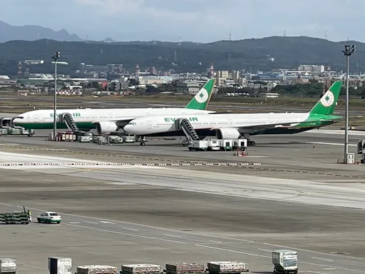 人力挖洞補洞、早出晚歸年終還卑微 機師工會曝長榮航勤員工血汗地獄