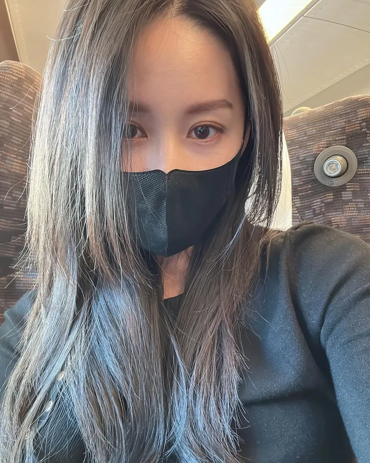 曾愷玹眼神死歸眼神死，在乾冷的日本肌膚依舊好到不行。翻攝kaikaitzeng0422 IG