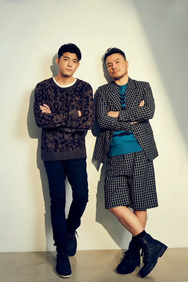 王柏傑（左）和李銘忠拍出好交情。Disney+提供