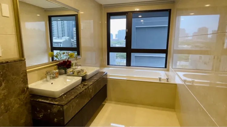 衛浴配備大型浴缸。林佩萱攝