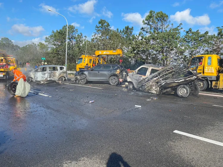 整起車禍造成6人受傷，3車燃燒。翻攝畫面