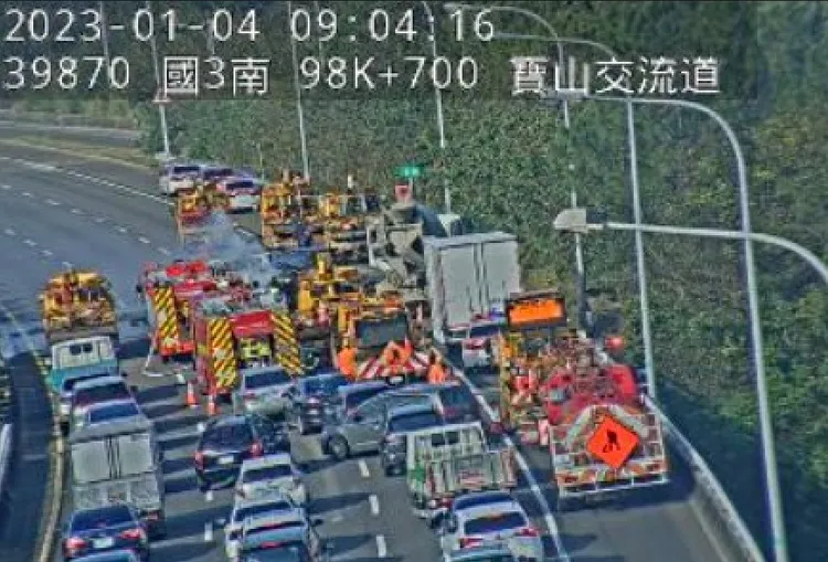 該路段現在全面封閉。翻攝國道即時影像
