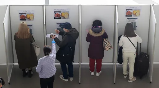 關西機場要求陸客掛紅繩吊牌以區分 中國網友炸「辱華」