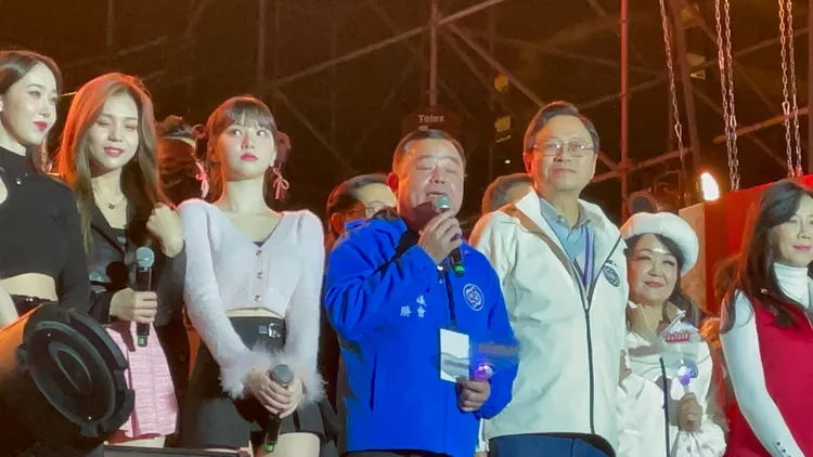 張善政和議長邱奕勝同台。張沛森攝