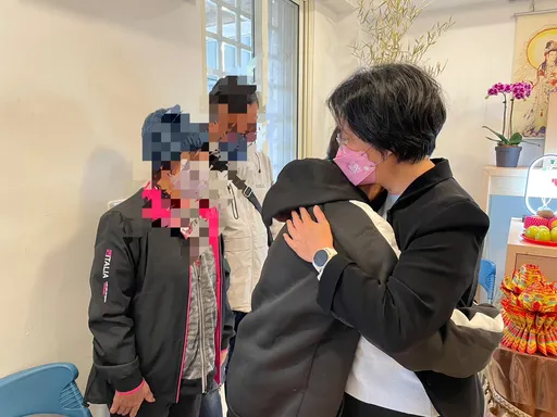 王惠美慰問統聯殉職駕駛家屬 擁抱楊小妹勉勵「一定要堅強」
