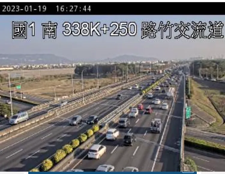 路竹南向車道走走停停。取自1968