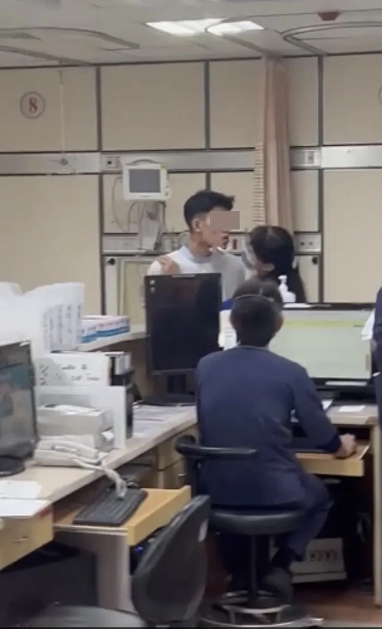 男子因車禍被送醫，卻因找不到安全帽，大鬧急診室。翻攝自臉書爆料公社