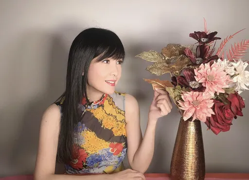 55歲周慧敏穿30年前舊旗袍拜年　「0修圖」曬不變形絕妙身材