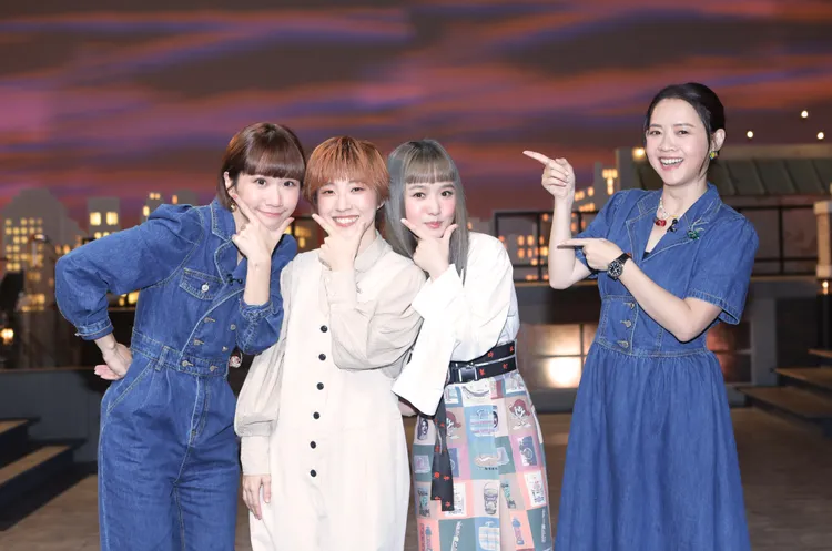 LuLu（左起）、莊鵑瑛（小球）、嚴正嵐等都短髮，如同三胞胎，曾寶儀大呼某些角度真的神似。公視提供