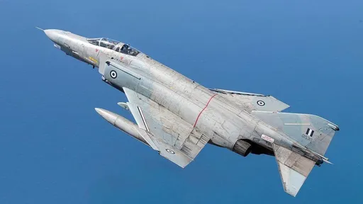 希臘F-4戰機訓練中墜海　兩飛行員下落不明