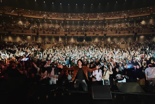 王力宏「你們在嗎？」再站舞台眼眶泛淚　賭城開唱登微博熱搜