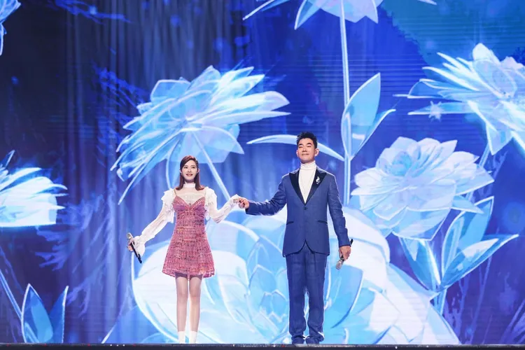 徐懷鈺到湖南衛視參與小年夜節目錄影，更和任賢齊組限定組合。滾石唱片提供