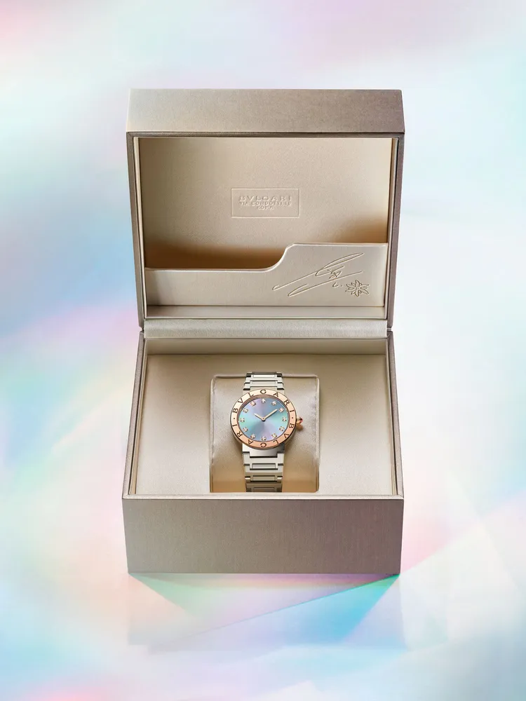 BVLGARI BVLGARI X LISA限量款，採用精鋼錶殼搭配玫瑰金錶圈與緞面拋光精鋼錶帶。品牌提供
