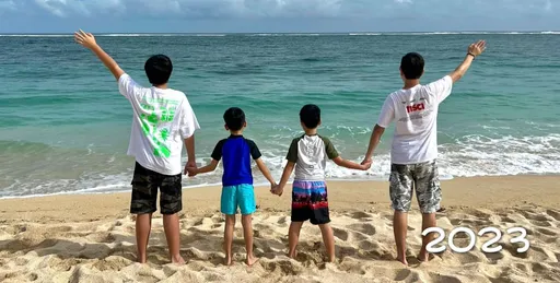 林志穎牽兒子重遊峇里島 曬「12年前對比照」!網歪樓:褲子好耐穿