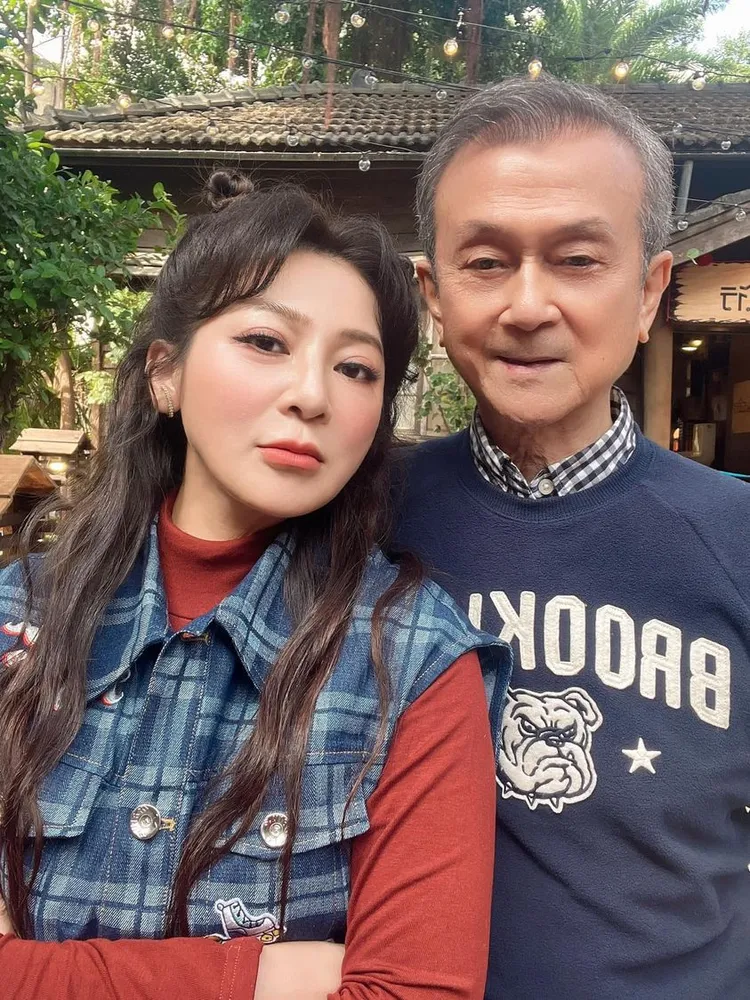 王彩樺昨天曬出86歲的帥爸，驚呆網友。翻攝臉書「王彩樺-台灣濱崎步」