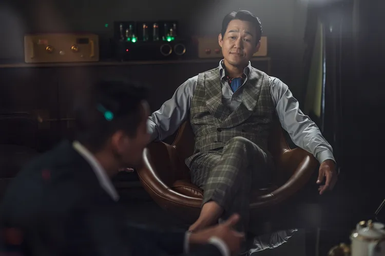 朴星雄畢業於法律系，朱智勛虧他空有知識，但消息不靈通。車庫娛樂提供