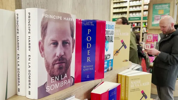 哈利王子的回憶錄《備胎》下周才會出版，但西班牙文版本卻被搞錯上市銷售。路透社