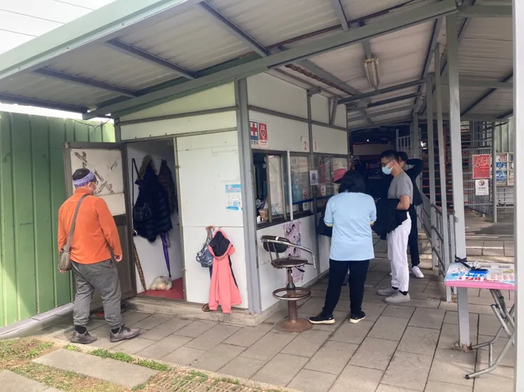 鵝鑾鼻臨時入口區，其旁綠色圍籬已完成史前遺跡考古作業，待發包拆除中。陳宏銘攝